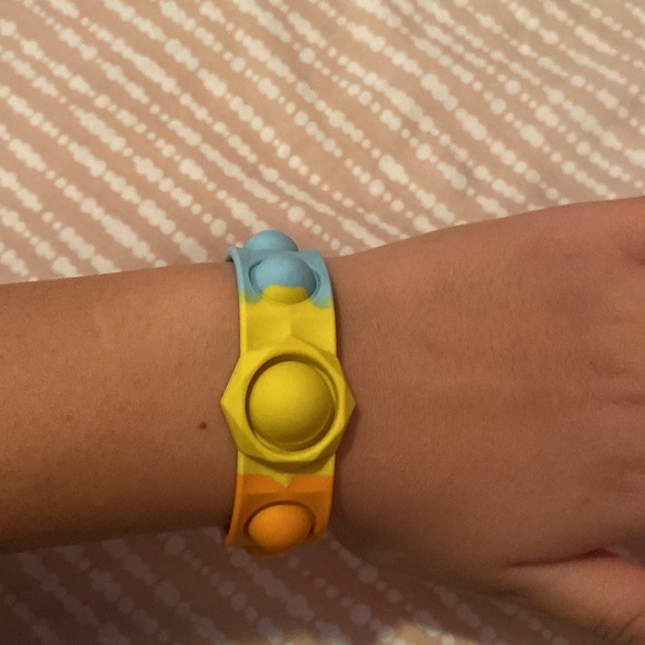 Three pop it bracelets. Good pops. One yellow one rainbow and one multi colored - Picture 2 of 4
